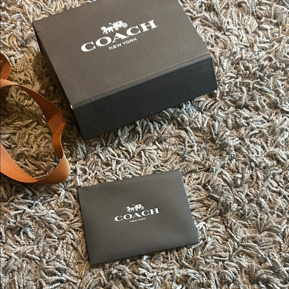 NWT Coach 1941 Turnlock Card Case Tea Rose Studs Black Glovetanned Leather - Picture 5 of 12